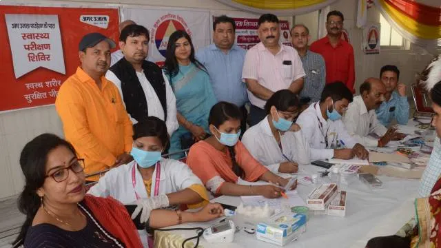 स्वास्थ्य शिविर व वैक्सीनेशन कैंप का आयोजन