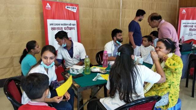 बच्चों के दांतों की सफाई पर ध्यान दें अभिभावक