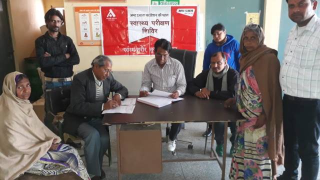 अतरौली के बिजौली गांव में 150 लोगों का निःशुल्क स्वास्थ्य परीक्षण