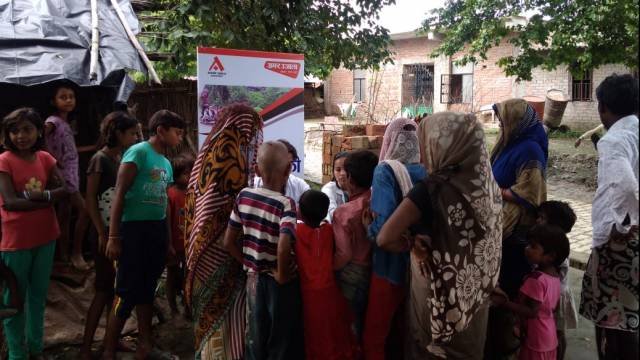 कानपुर के बाढ़ प्रभावित क्षेत्रों में स्वास्थ्य शिविर का आयोजन।