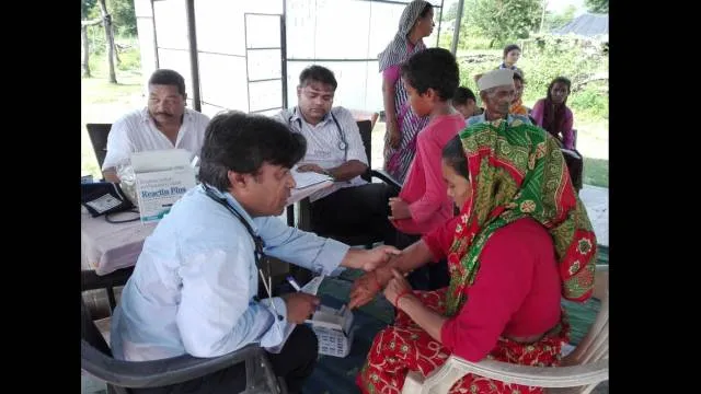 टनकपुर के थपलियालखेड़ा गांव में भारत-नेपाल के 173 मरीजों ने कराया इलाज।