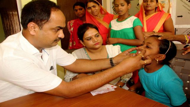 प्रधानमंत्री के आदर्श गांव डोमरी में निःशुल्क स्वास्थ्य चिकित्सा शिविर का आयोजन।