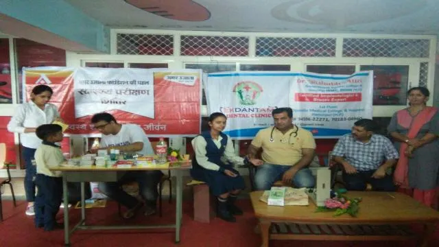 हमीरपुर के एम. पब्लिक स्कूल में स्वास्थ्य शिविर का आयोजन।