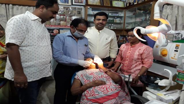 वाराणसी में दंत परीक्षण शिविर का आयोजन।
