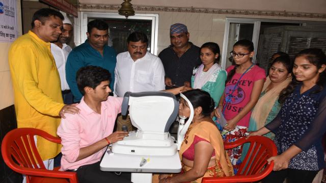 कानपुर के उदासीन समाधा आश्रम में आयोजित स्वास्थ्य शिविर में 385 मरीजों का स्वास्थ्य परीक्षण।