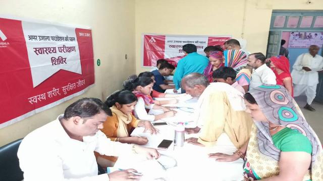 आगरा के बरहन प्राथमिक स्वास्थ्य केंद्र में 483 मरीजों का निःशुल्क स्वास्थ्य परीक्षण।