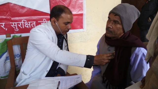 महाराजगंज के बांसपार बेजौली गांव में 822 लोगों का निःशुल्क स्वास्थ्य परीक्षण