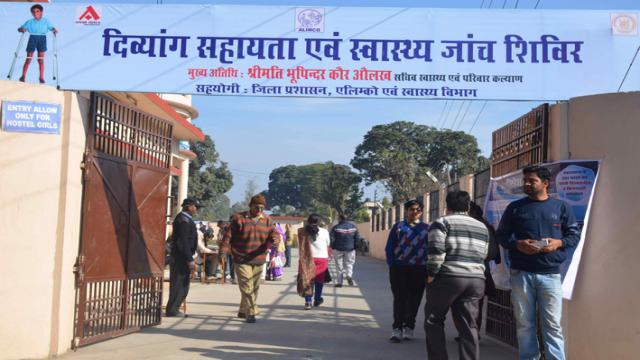 देहरादून के एसजीआरआर नेहरू ग्राम में नि:शुल्क स्वास्थ्य शिविर का आयोजन।