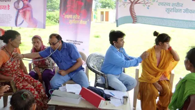 आपसदारी और सहयोग की मिसाल बना थापलियाल खेड़ा का स्वास्थ्य शिविर।