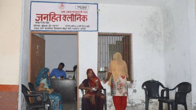आगरा के जनहित क्लीनिक में गरीबों को मिल रहा मुफ्त इलाज