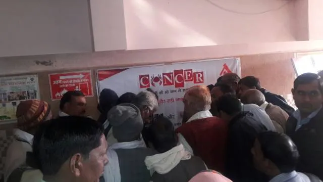 कैंसर की आशंका पर झाँसी में आयोजित शिविर में 227 ने कराई जांच