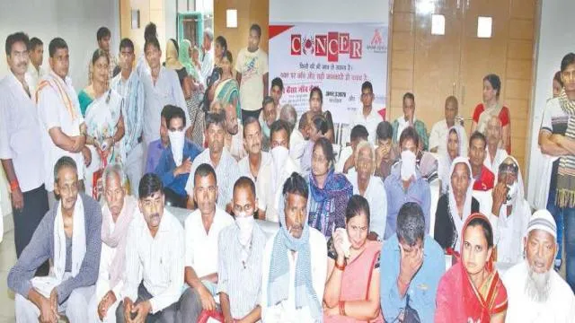 कैंसर कैंप में 230 मरीजों की जांच हुई।