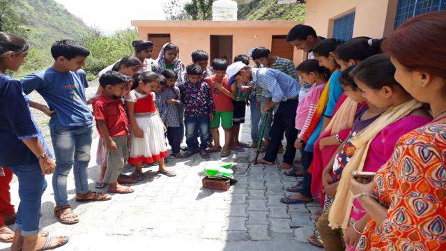 देहरादून के बांदल घाटी में आयोजित समर कैंप में बच्चों ने सीखा विज्ञान मॉडल।