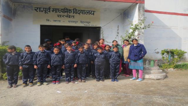 बांदल घाटी के आपदा प्रभावित 33 स्कूली बच्चों को दिए गर्म कपड़े