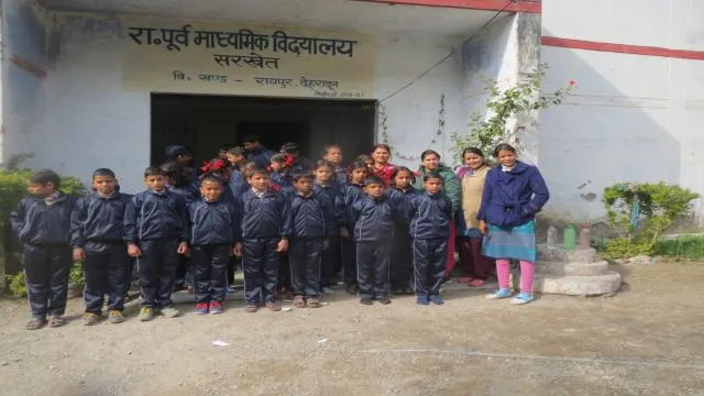 बांदल घाटी के आपदा प्रभावित 33 स्कूली बच्चों को दिए गर्म कपड़े