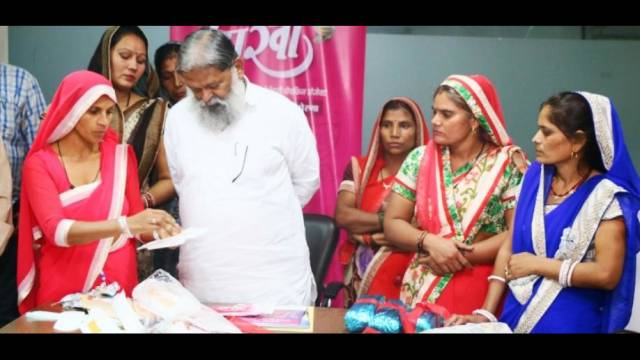 अमर उजाला की प्रेरणा से महिलाएं बन रही सशक्त, विज बोले- बेटियां रच रहीं इतिहास