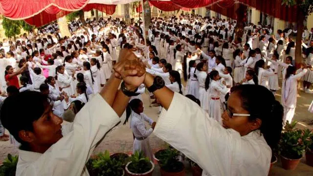 आत्मविश्वास से आत्मरक्षा करेंगी बेटियां