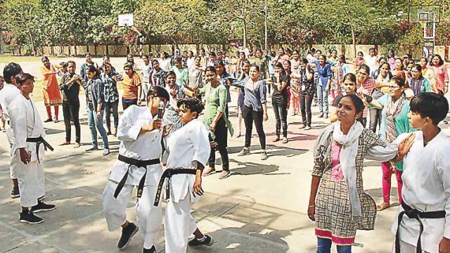 डरेंगे नहीं, सहेंगे नहीं, डटकर करेंगे मुकाबला