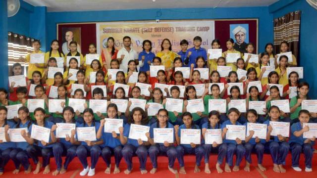 वाराणसी के 42 विद्यालयों में 5000 छात्राओं को दी गई सेल्फ डिफेंस की ट्रेनिंग।