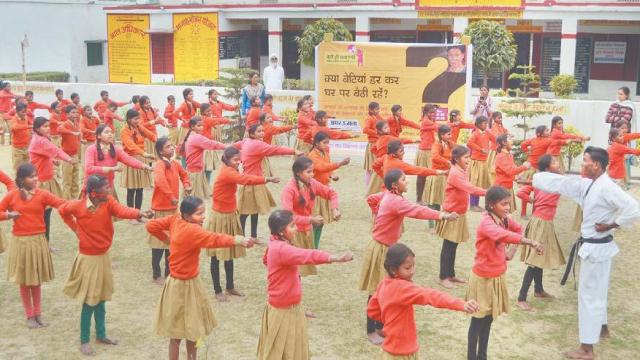 कानपुर में बच्चों को सिखाए गए कराटे एवं आत्मरक्षा के गुर।