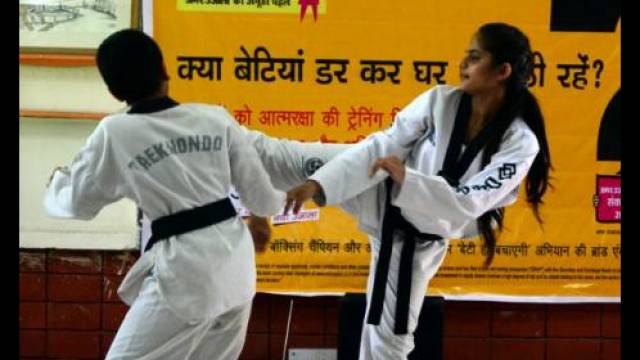 वाराणसी के पायनियर सैनिक स्कूल में आत्मरक्षा प्रशिक्षण की नि:शुल्क ट्रेनिंग