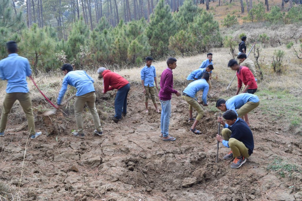छात्रों ने लिखी पानी के भविष्य की इबारत।