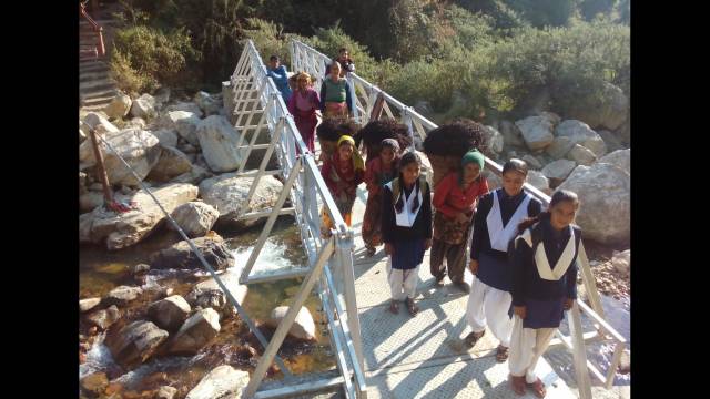 आपदा से प्रभावित बागी गांव को जोड़ने के लिए हैस्को की तकनीकी मदद से बनाया गया पैदल पुल