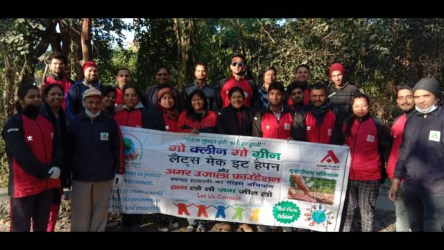 सुशीला तिवारी अस्पताल के लिंक मार्ग पर चलाया सफाई अभियान