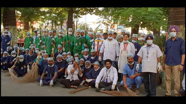 सफाई के सिपाहियों ने जलाई स्वच्छता की अलख।