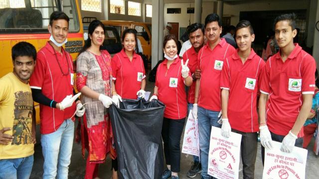 हल्द्वानी में चिकित्सकों के संग मनाया पृथ्वी दिवस।