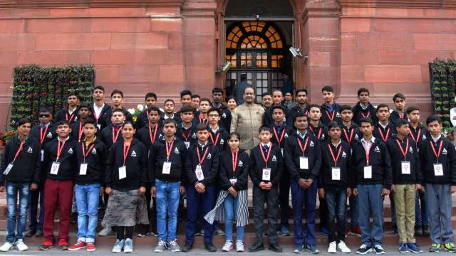 लोकसभा अध्यक्ष ओम बिरला ने बढ़ाया अतुल माहेश्वरी छात्रवृत्ति के विजेताओं का उत्साह