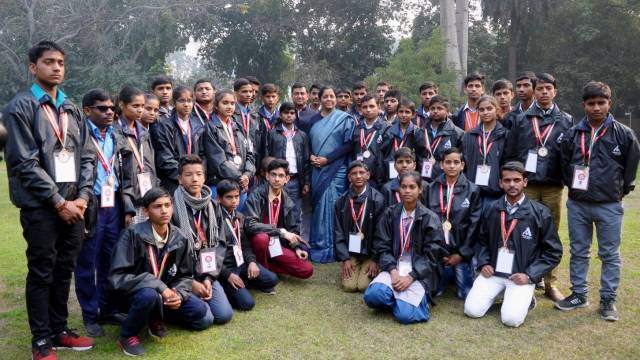 अतुल माहेश्वरी छात्रवृत्ति-2018 के विजेताओं को रक्षामंत्री ने किया सम्मानित।