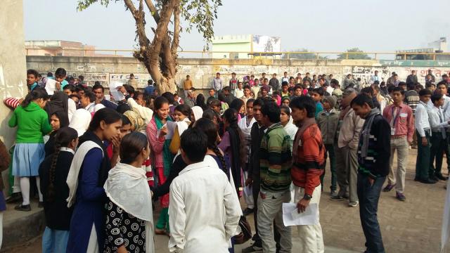 फीरोजाबाद के ब्रजराज सिंह इंटर कॉलेज में हुई अतुल माहेश्वरी छात्रवृत्ति की परीक्षा।