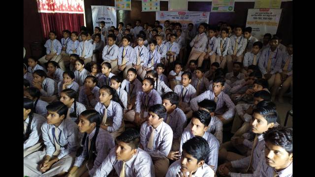 बाल फिल्में देखकर उत्साहित दिखे बच्चे