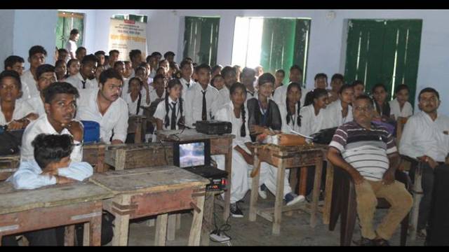 स्कूली बच्चों व ग्रामीणों ने बाल फिल्मों का उठाया लुत्फ