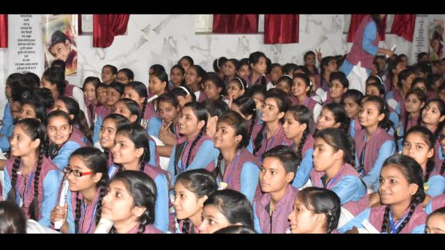 फिल्मों का साथ, बाल दिवस बना खास