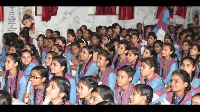 फिल्मों का साथ, बाल दिवस बना खास