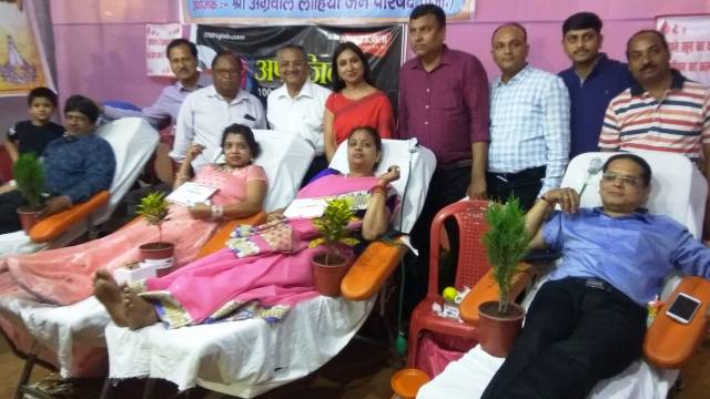 कानपुर के नानाराव पार्क में 50 लोगों ने किया महादान