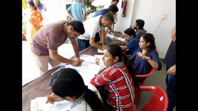 देहरादून के आई.एम.ए. ब्लड बैंक में 319 लोगों ने किया महादान।