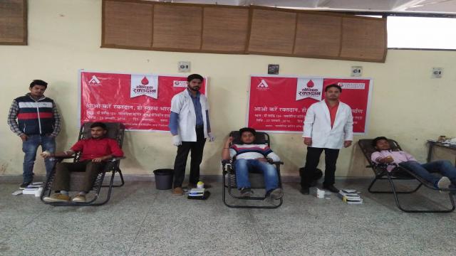 ग्रेटर नोएडा के गलगोटिया में 68 युवाओं ने किया रक्तदान