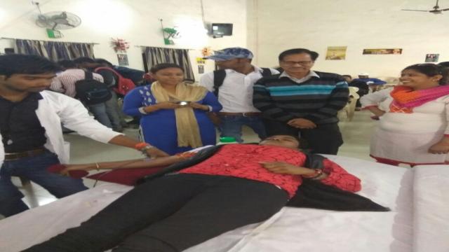 कानपुर के अर्मापुर पीजी कॉलेज में 19 विद्यार्थियों ने किया स्वैच्छिक रक्तदान
