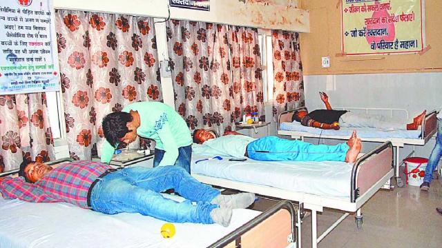 देहरादून के युवा समिति सागर गिरी आश्रम में 56 लोगों ने किया महादान