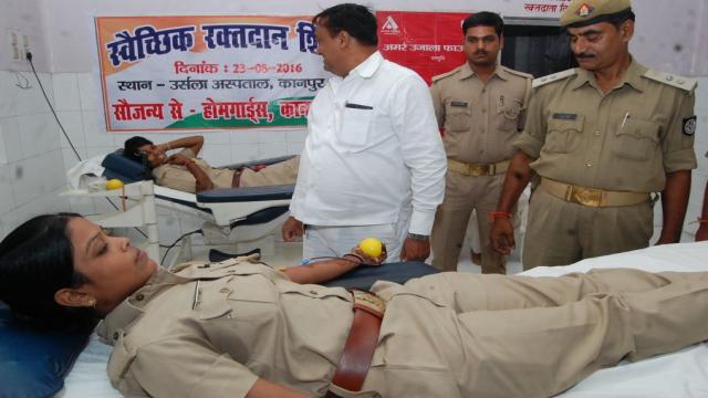 कानपुर के उर्सला ब्लड बैंक में 51 होमगार्ड जवानों ने किया रक्तदान
