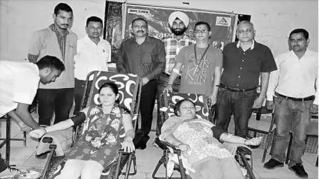 देहरादून के राजीव गांधी नवोदय विद्यालय में 20 लोगों ने किया महादान
