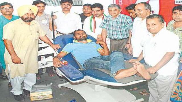 विश्व रक्तदाता दिवस के उपलक्ष्य में मुरादाबाद मंडल में 453 लोगों ने किया महादान