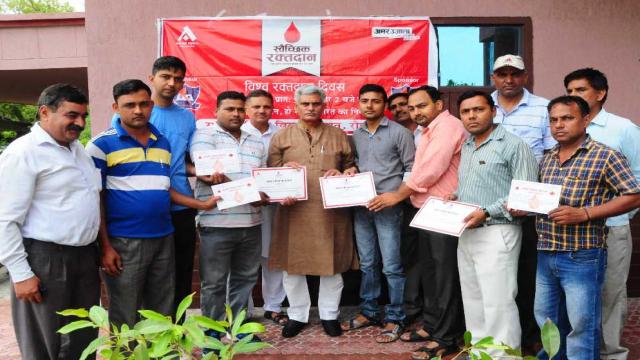 विश्व रक्तदाता दिवस के अवसर पर 36 शहरों में आयोजित शिविरों में 4716 लोगों ने किया रक्तदान