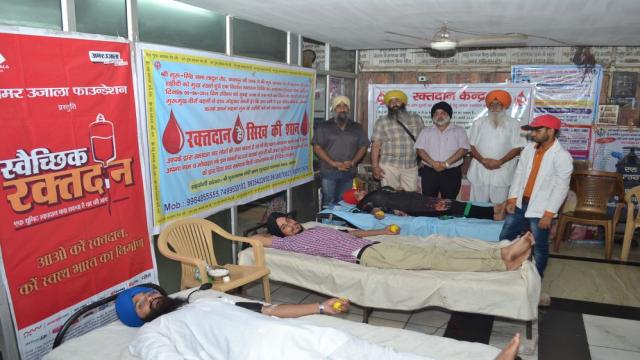 कानपुर के चौक गुरुद्वारे में 80 लोगों ने किया महादान