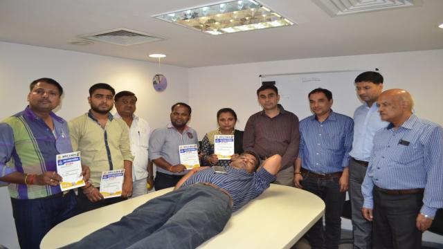 कानपुर के मेगा मॉल में 18 लोगों ने किया महादान