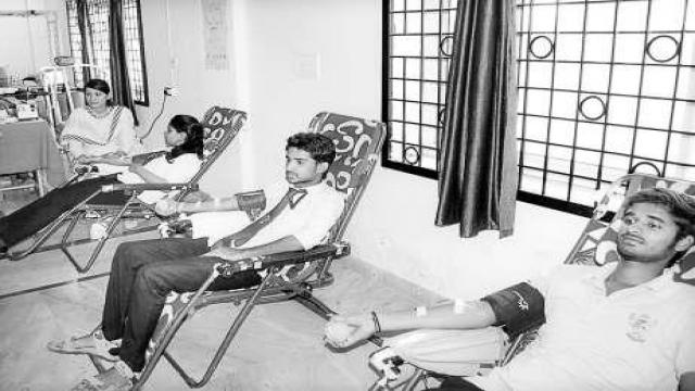 देहरादून के उत्तरांचल कॉलेज ऑफ बायो मेडिकल साइंसेज एंड हॉस्पिटल में 70 लोगों ने किया महादान