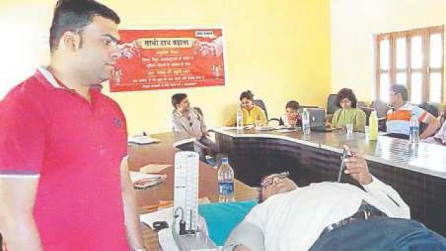 कानपुर (पुखरायां) के नगर पालिका सभागार में 25 लोगों ने किया महादान।